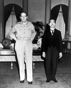 Macarthur hirohito.jpg